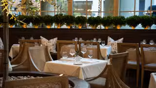A photo of Carmine's 5th Ave restaurant