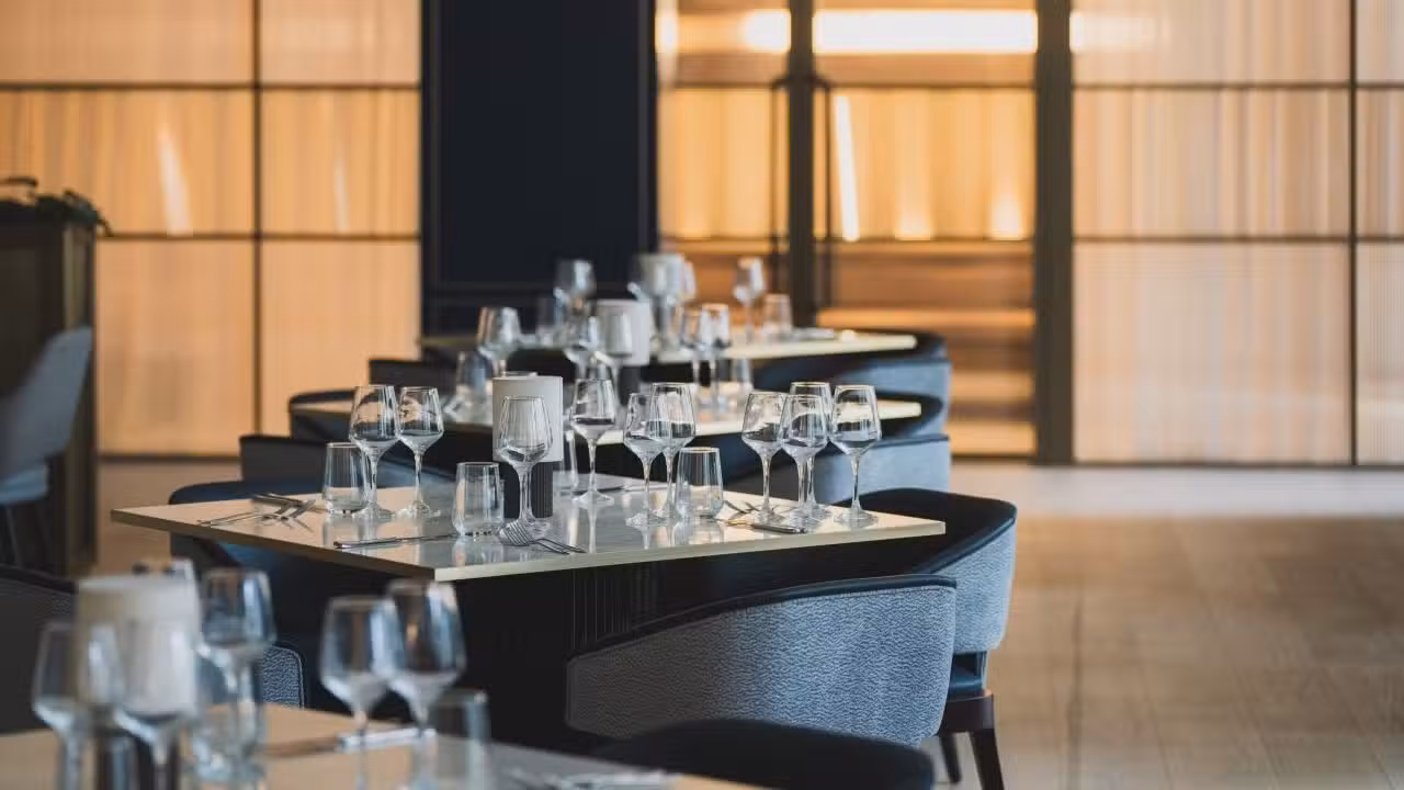 Binnenkant - Artemis Bar & Restaurant, Hertfordshire, England