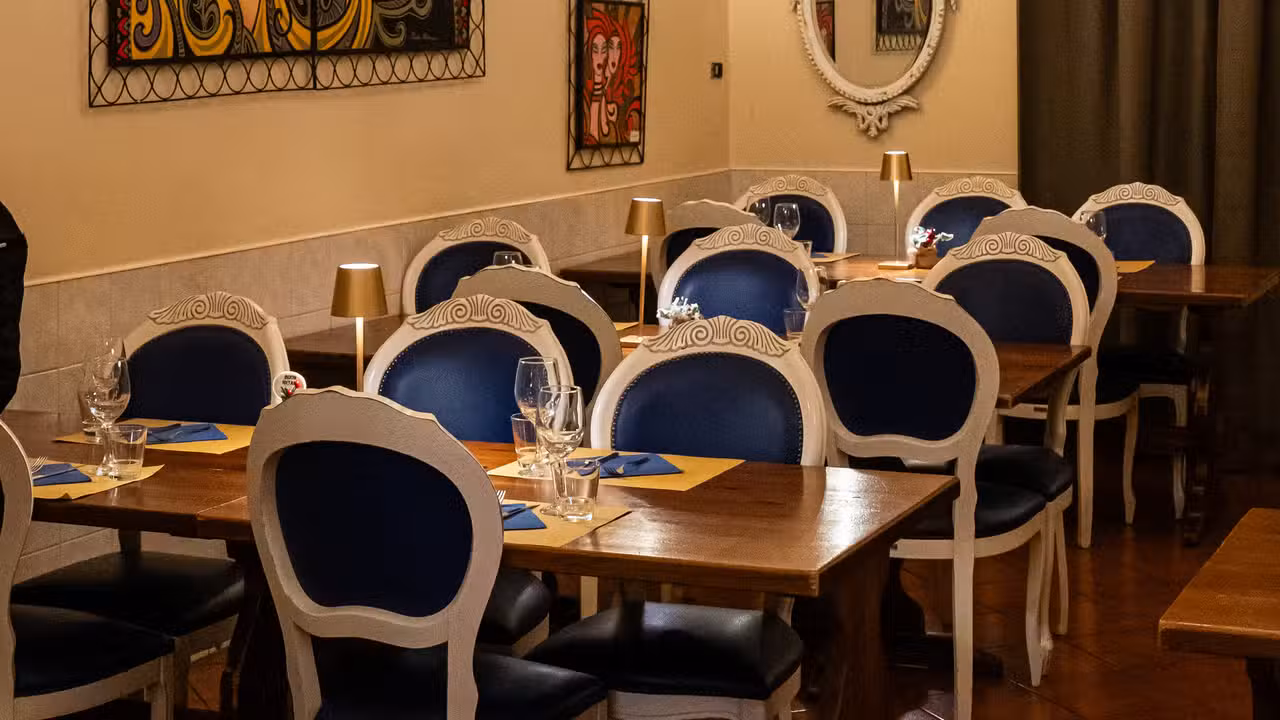 Interior - Le Caveau, Rome, LA