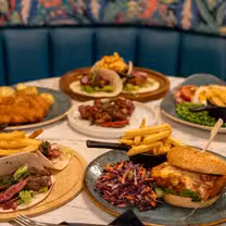 Foto von The Royal Bar & Shaker Restaurant
