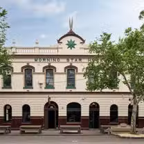 Una foto del restaurante The Morning Star Hotel