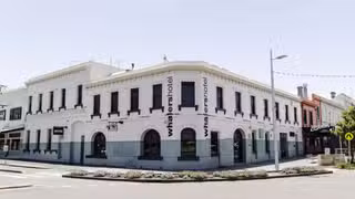 Una foto del restaurante The Whalers Hotel