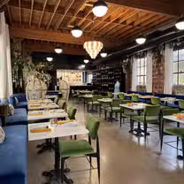 Una foto del restaurante Queen Bee's Tea Room