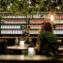 Una foto del restaurante Nosferatu Distillery