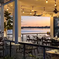 Una foto del restaurante Acqua Restaurant & Bar