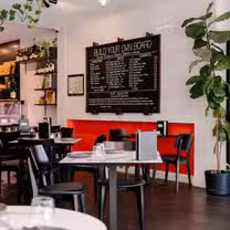 Urban Restaurant & Wine Barの写真