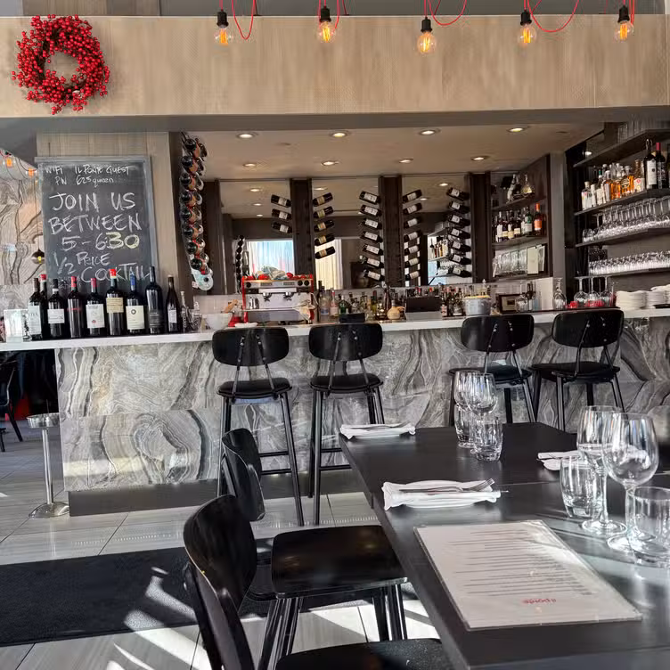 Interior - Il Ponte, Toronto, ON