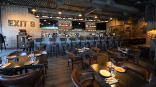 Una foto del restaurante EXIT 9 Restaurant & Bar