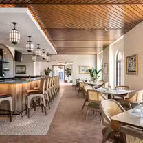 A photo of Low Tide Bar and Grill - La Bahia Hotel & Spa restaurant