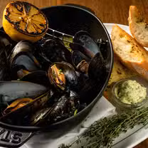 A photo of Venteux Brasserie, Cafe, & Oyster Bar restaurant