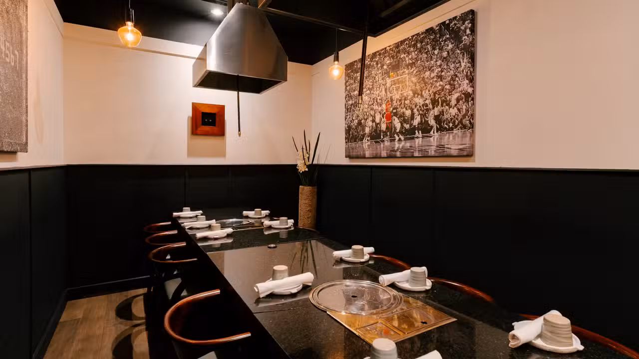 Interior - Miga Korean BBQ Restaurant, Mississauga, ON