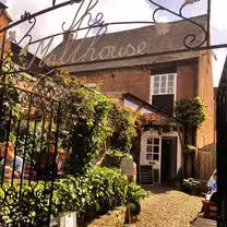 Foto von La Maison Bistro Restaurant