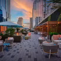 Una foto del restaurante Edge Rooftop Bar