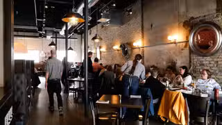 Una foto del restaurante Red Rabbit - Minneapolis