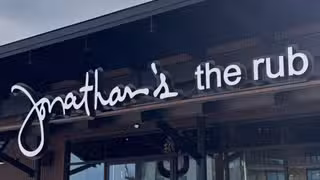 Foto von Jonathan's The Rub - Bridgeland Restaurant