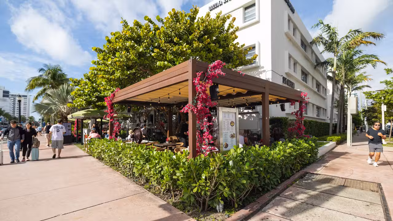 Outside Patio - Café Americano Collins FL Miami Beach