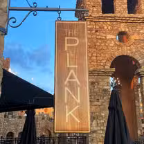 Una foto del restaurante The Plank Sushi and Oyster Bar