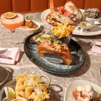 A photo of Burger & Lobster - Bryant Park restaurant