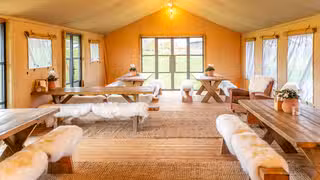 Una foto del restaurante Herd at Todenham Manor Farm