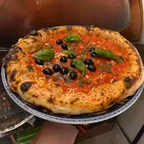 A photo of Enzos Pizzabar restaurant