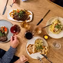 A photo of Barnwood Restaurant - Niagara Falls restaurant
