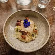 Een foto van restaurant The Lounge featuring Five by Jordan Franz