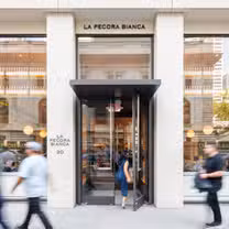 A photo of La Pecora Bianca Bryant Park restaurant