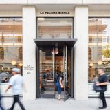 Cover image for La Pecora Bianca Bryant Park