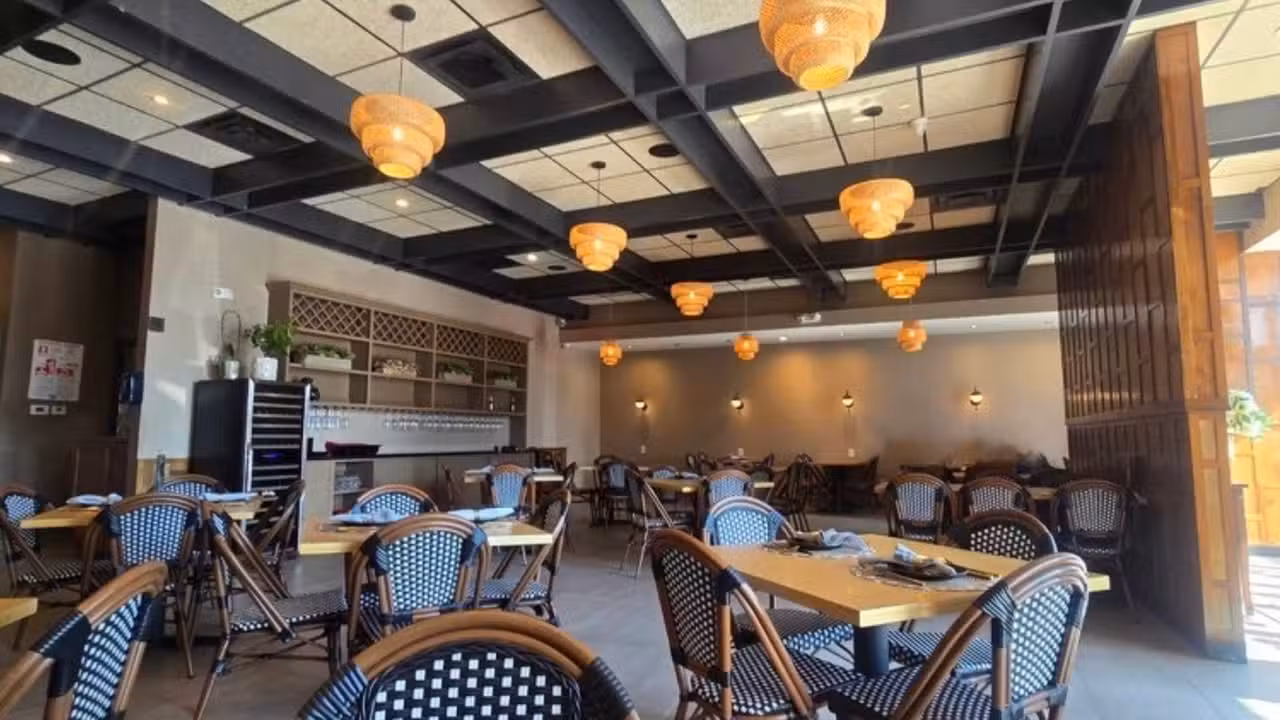 Interior - MANA Thai Kitchen, Houston, TX
