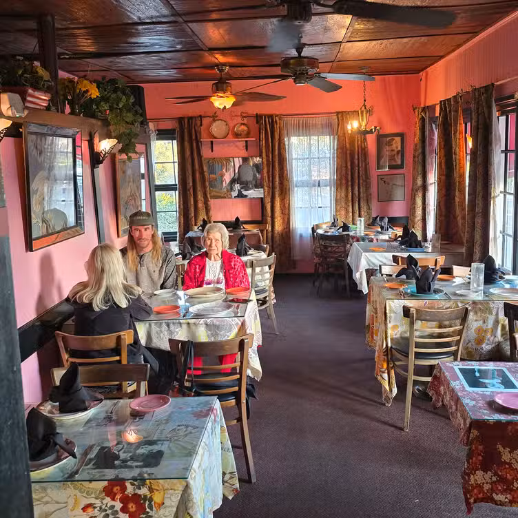 Interior - Dizz's As Is Restaurant, Laguna Beach, CA