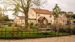 Una foto del restaurante The Three Horseshoes