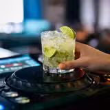 写真（DJ & Happy Hour All Night 🎶🍸）