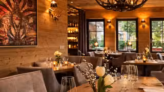 A photo of Zwei Jahreszeiten restaurant