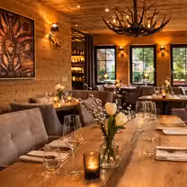A photo of Zwei Jahreszeiten restaurant