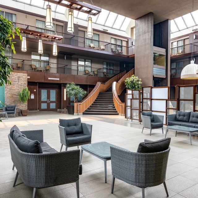 Delta Hotels Calgary South - Experiences Restaurant - Calgary, AB ...