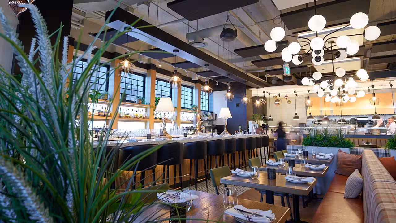 Interior - Lusi Italian Kitchen & Pizzeria, Calgary, AB