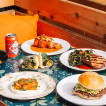 Una foto del restaurante Superkhana International