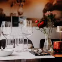 Foto von 5 Wine Bar Restaurant