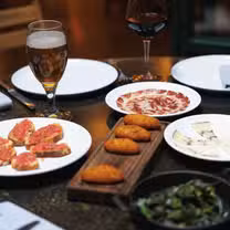 Foto von FRAN Ultramarinos, ostras y vino Restaurant
