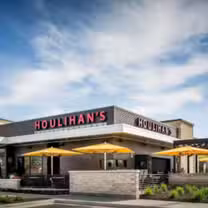 A photo of Houlihan's - Overland Park restaurant