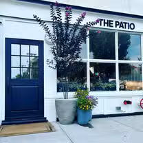 Una foto del restaurante The Patio at 54 Main