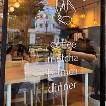 Una foto del restaurante SKOSH Cafe – Japanese-Inspired Onigiri, Sando & Specialty Matcha