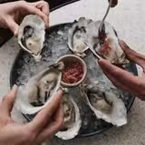 写真（Shuck Yeah Mondays!）