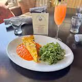 写真（$9 Mimosas + $10 Bloody Mary Brunch）