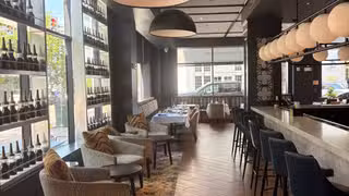 Una foto del restaurante King Bar & Bistro at the Hotel Indigo Baton Rouge