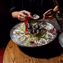 A photo of Oak Steakhouse - Rogers restaurant