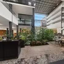 Een foto van restaurant Cafe on the Lake - Hyatt Regency Houston West