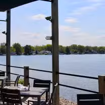 Una foto del restaurante Cove Lakeside Bistro