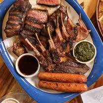 Una foto del restaurante Yans Deli