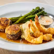 A photo of Cooper's Hawk Winery & Restaurant - Kansas City – Northland, MO restaurant